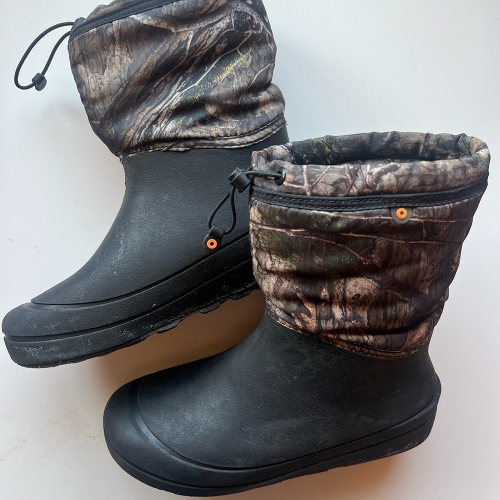Bogs Kids Black and Camouflage Boots